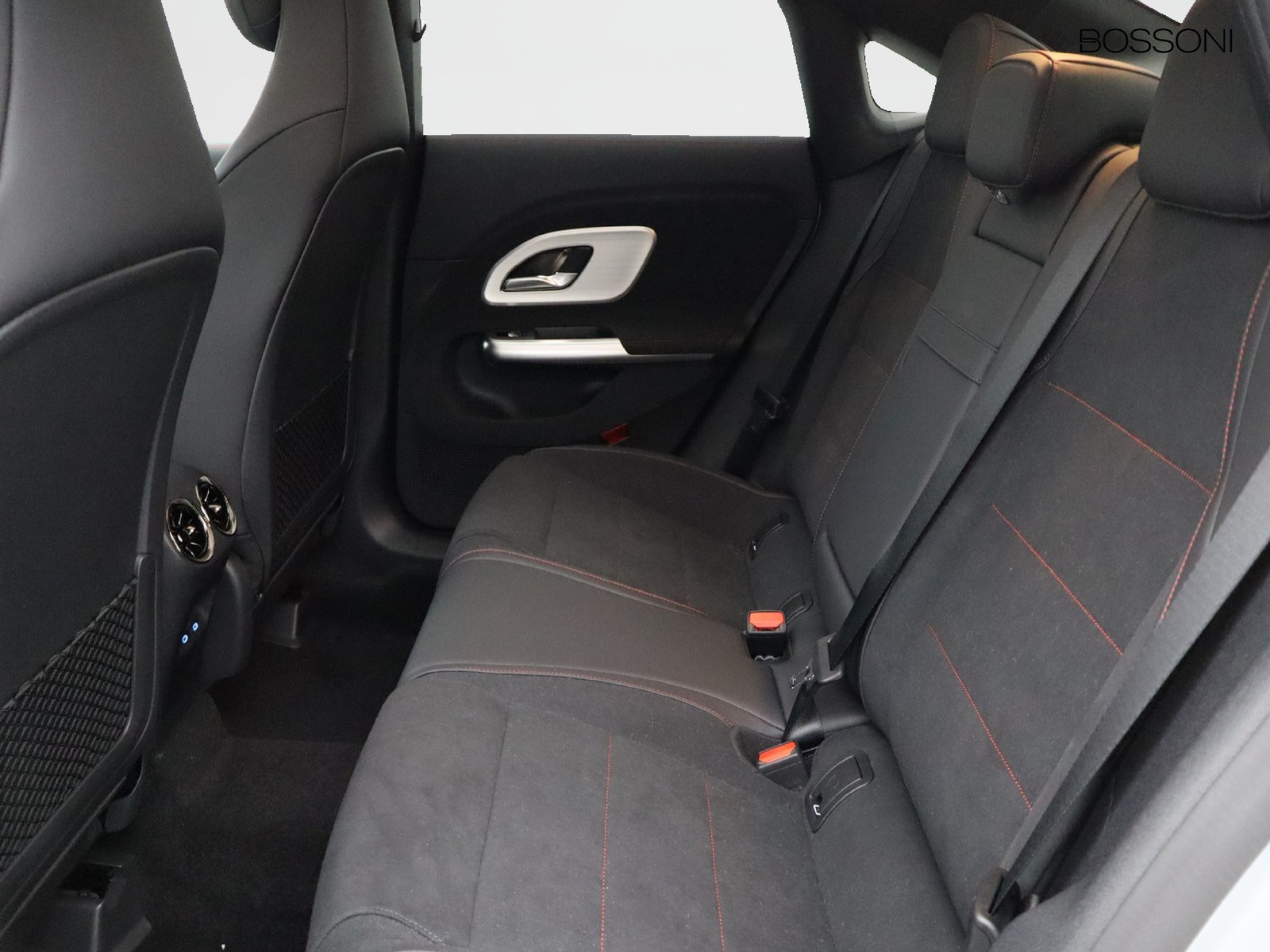 8 - Mercedes CLA 200 advanced plus 4matic auto