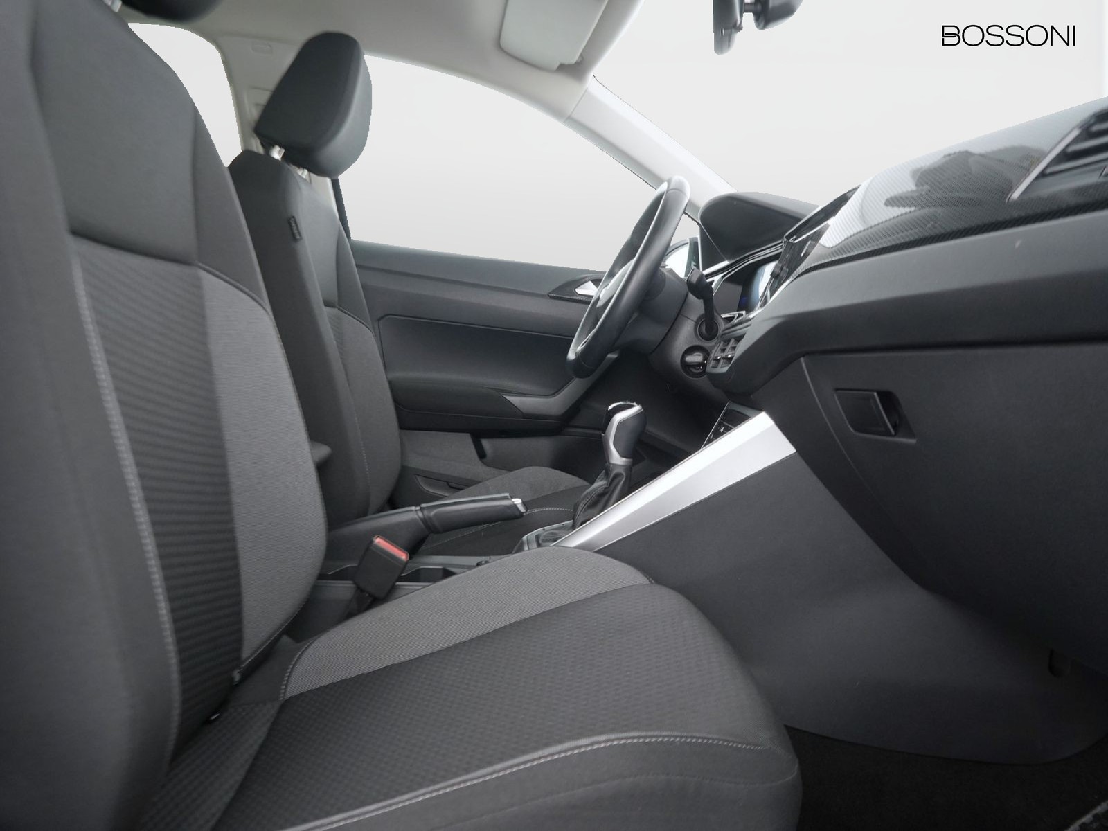 8 - Volkswagen Polo 1.0 evo 80cv life