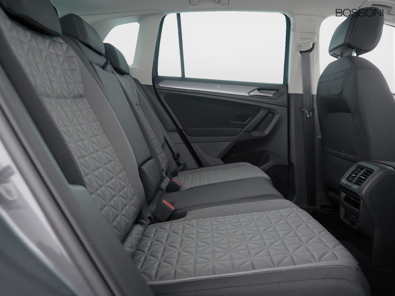 9 - Volkswagen Tiguan 1.5 tsi act 130cv life