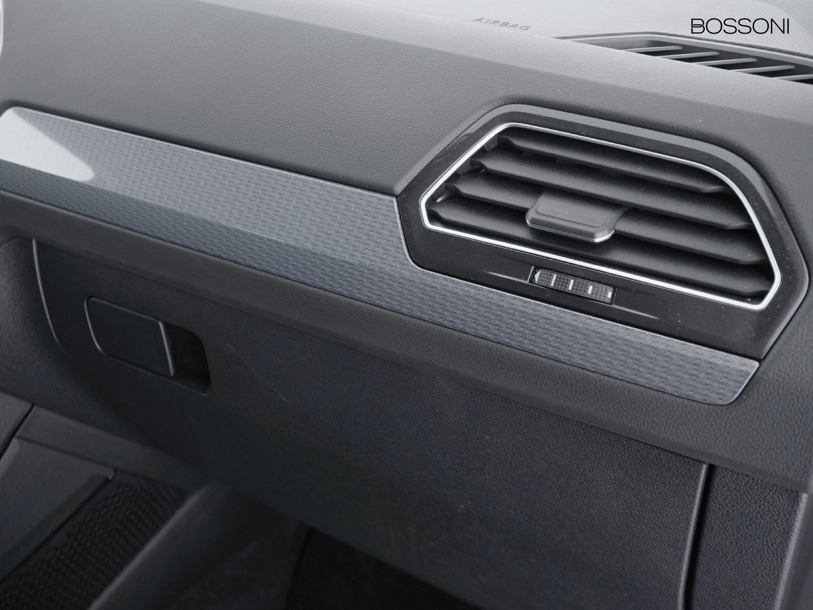 18 - Volkswagen Tiguan 1.5 tsi act 130cv life