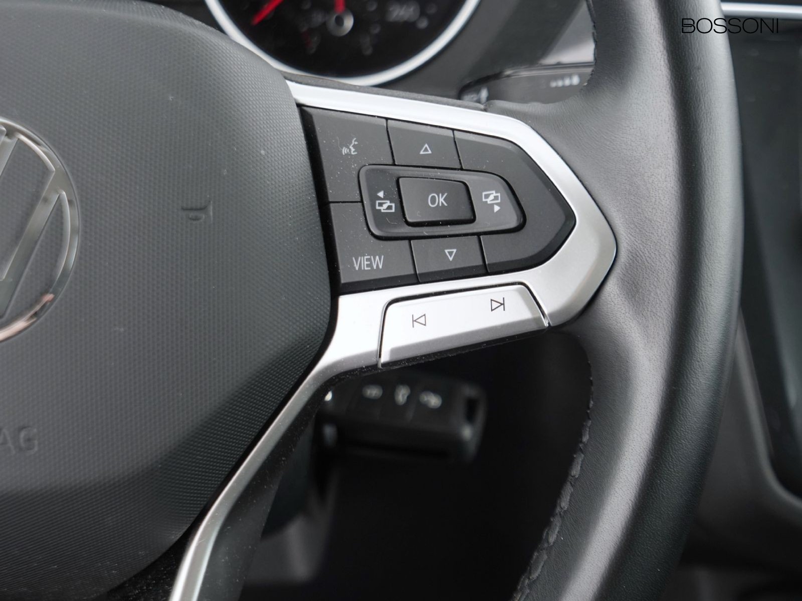 24 - Volkswagen Tiguan 1.5 tsi act 130cv life