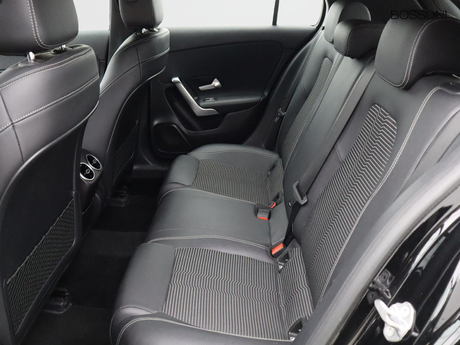 8 - Mercedes Classe A 200 sport 7g-dct