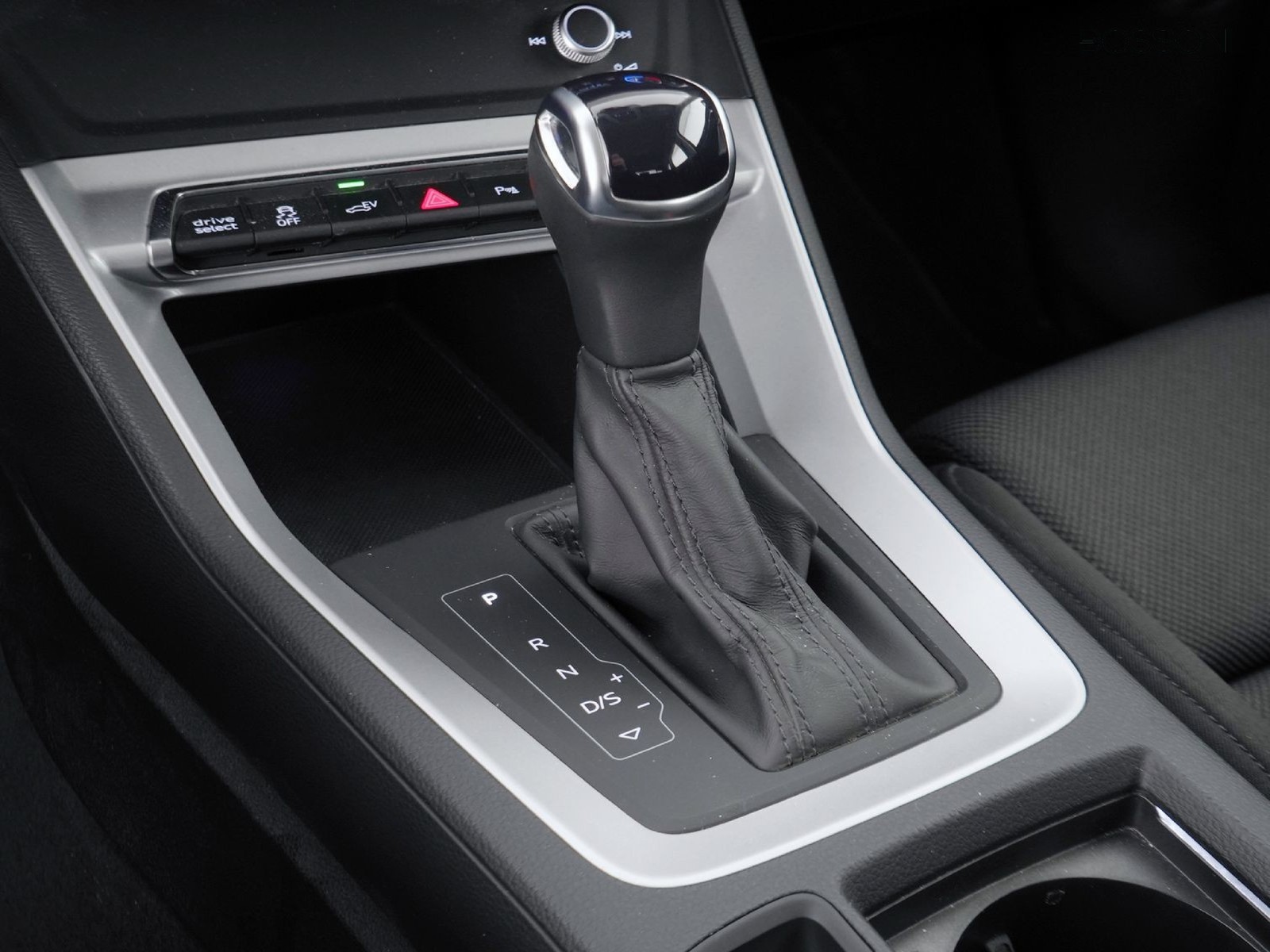 22 - Audi Q3 sportback 45 1.4 tfsi e s line edition s tronic