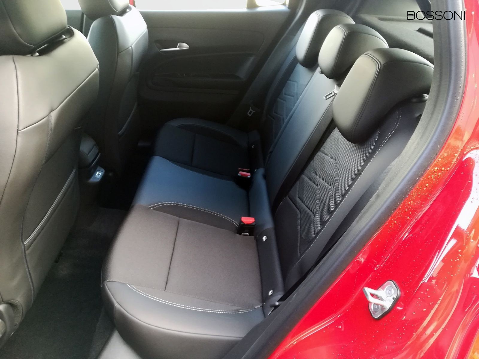 12 - Jeep Avenger 1.2 turbo 100cv altitude fwd