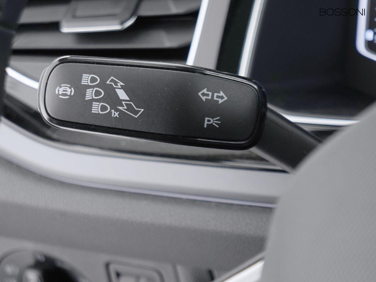 28 - Volkswagen Taigo 1.0 tsi 115cv r-line