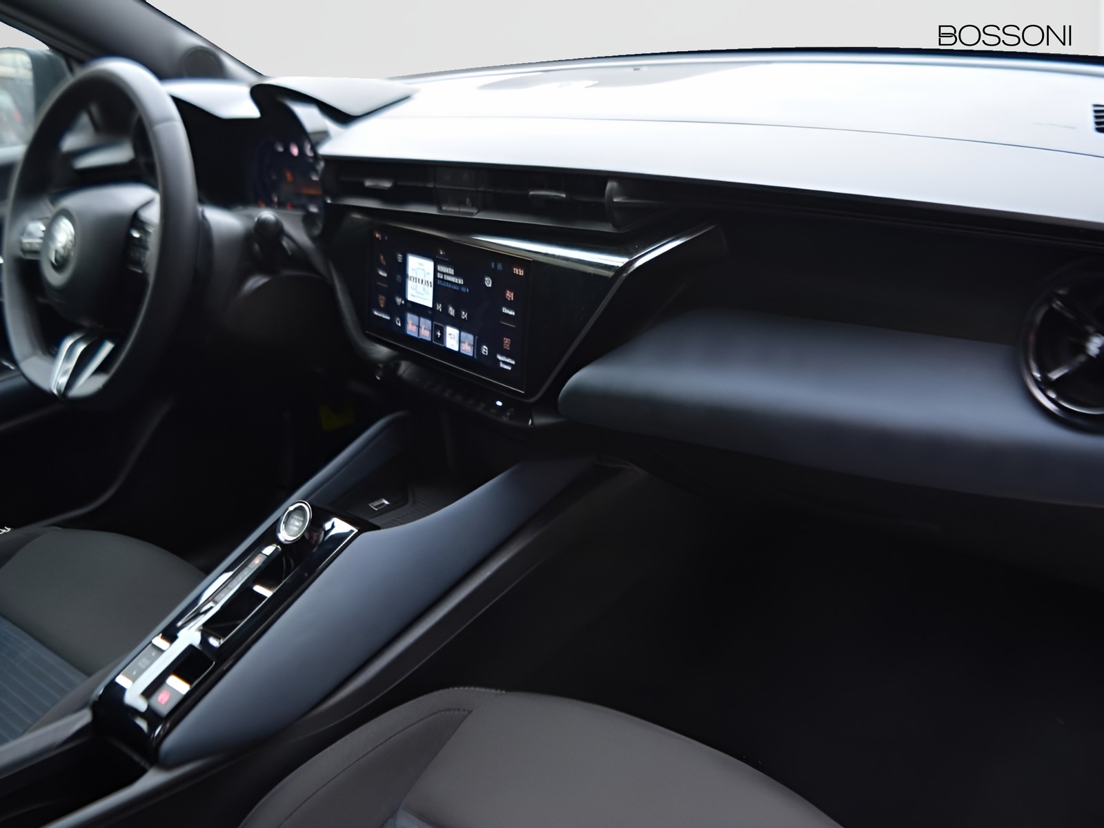 8 - Alfa Romeo Junior 1.2 hybrid 145cv ibrida edct6