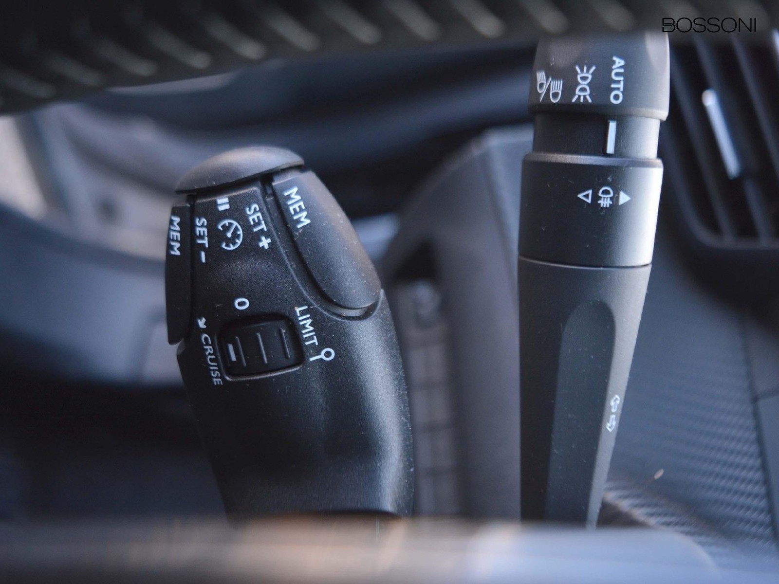 17 - Peugeot 2008 1.2 puretech 100cv allure s&s