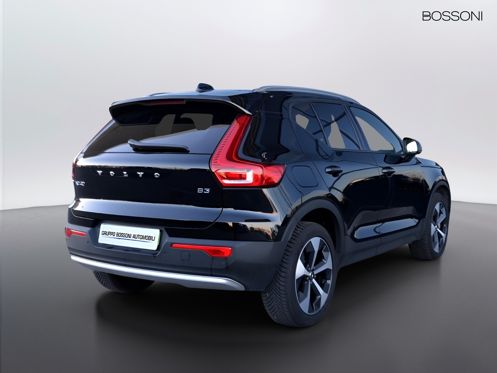 3 - Volvo XC40 2.0 b3 core automatico