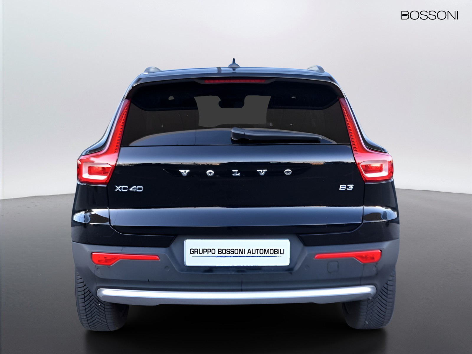 4 - Volvo XC40 2.0 b3 core automatico