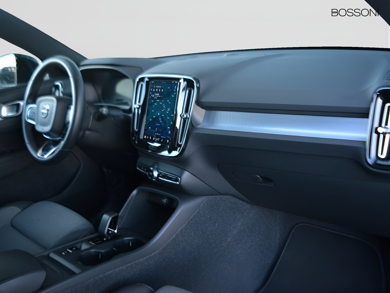 8 - Volvo XC40 2.0 b3 core automatico