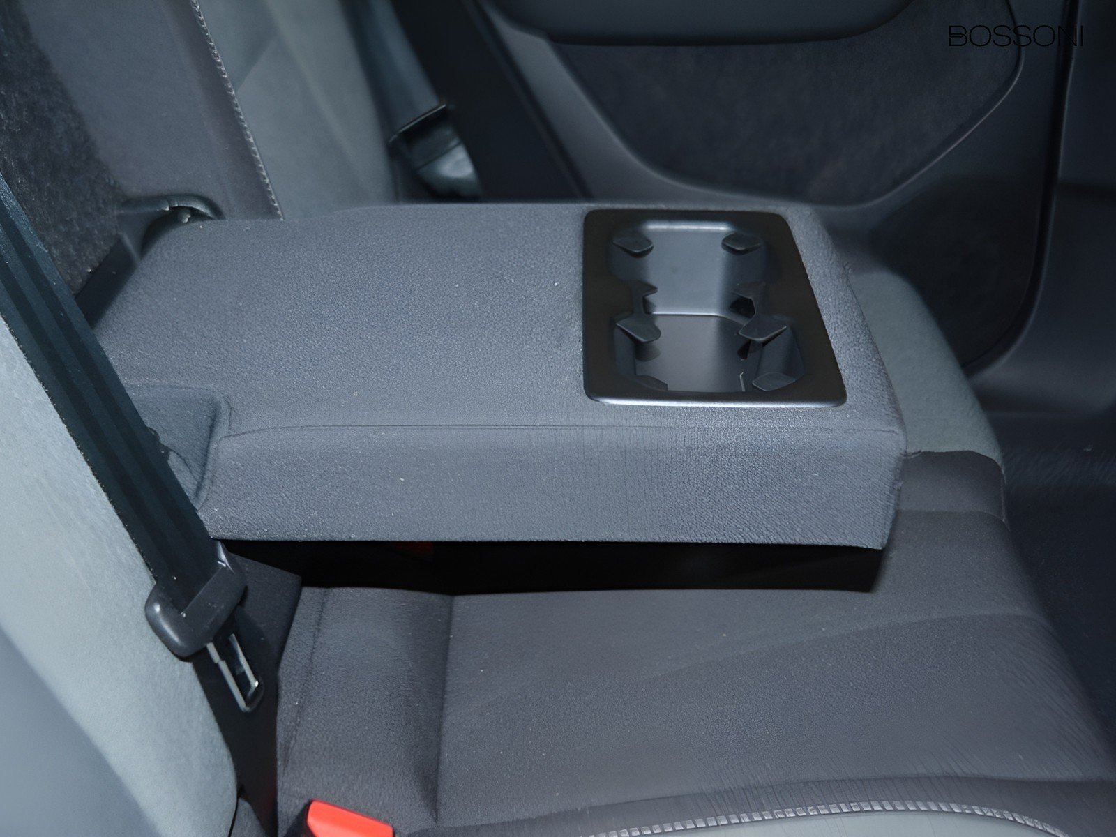 6 - Volvo XC40 2.0 b3 core automatico