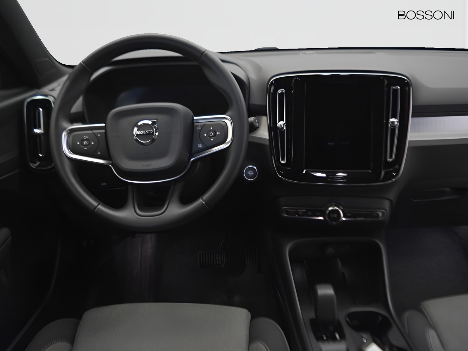 9 - Volvo XC40 2.0 b3 core automatico