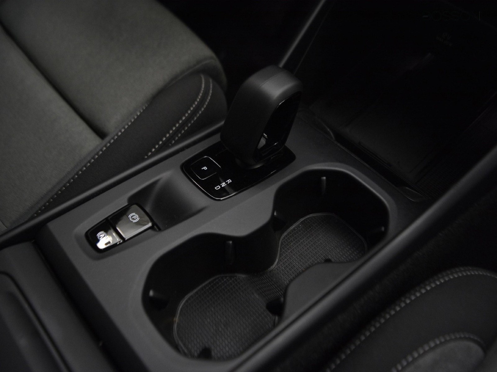 12 - Volvo XC40 2.0 b3 core automatico