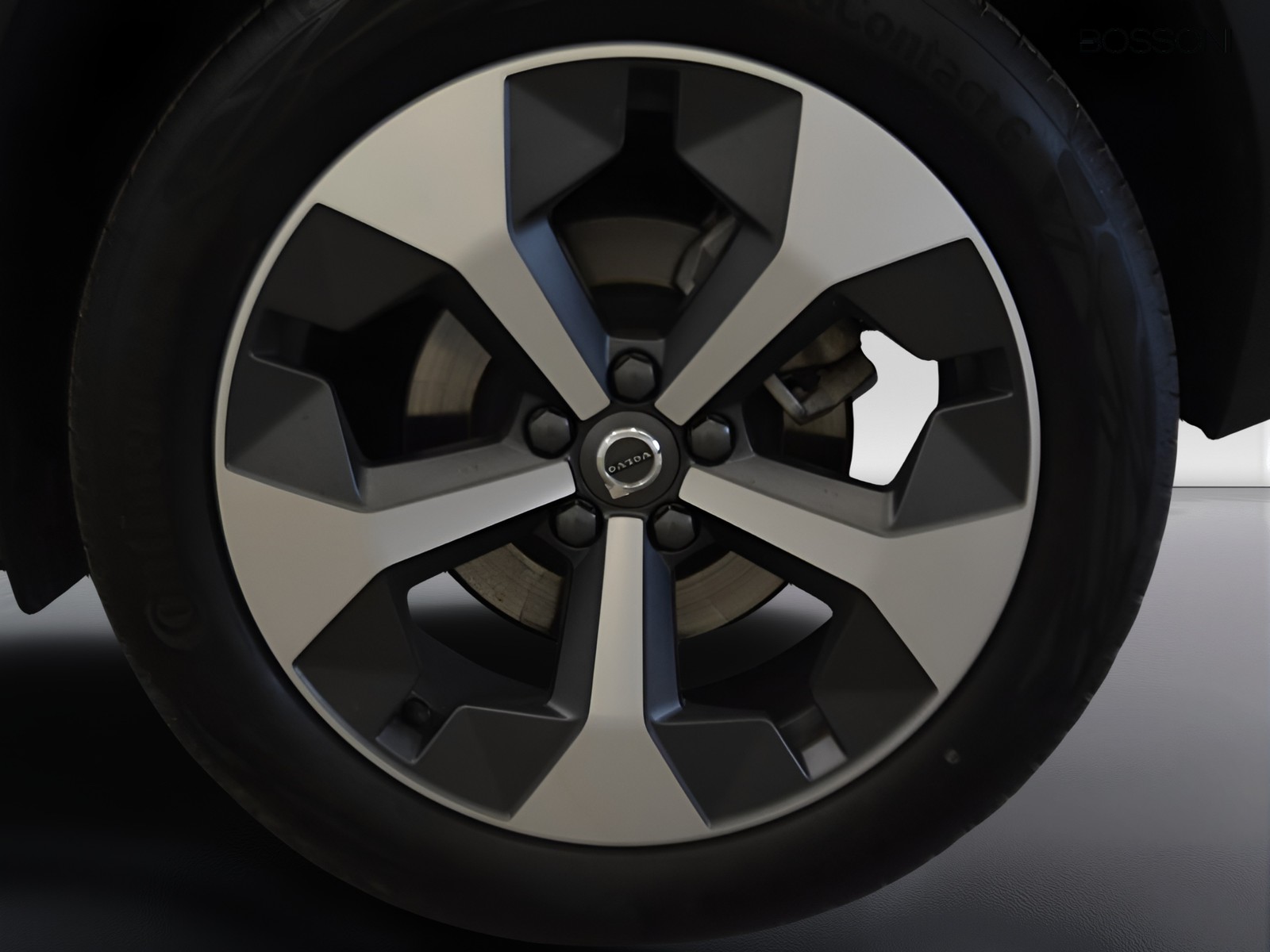 15 - Volvo XC40 2.0 b3 core automatico