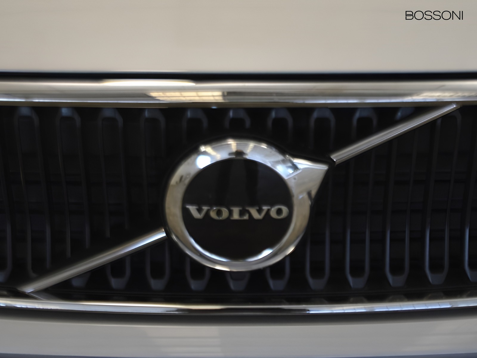 17 - Volvo XC40 2.0 b3 core automatico