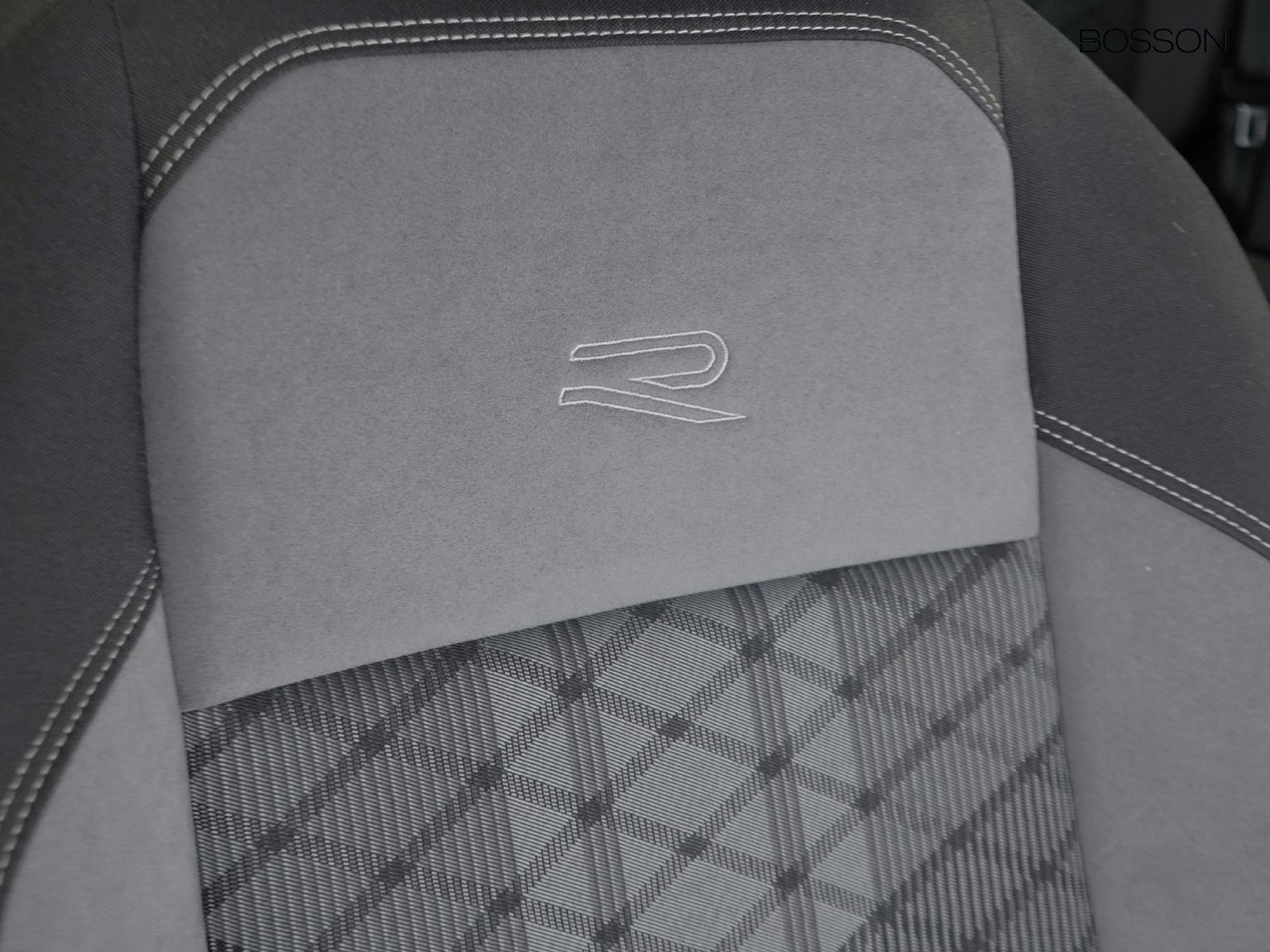 21 - Volkswagen Polo 1.0 tsi 95cv r line