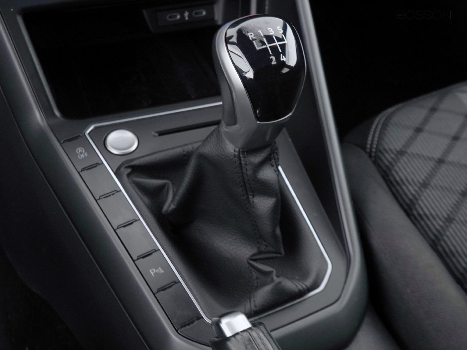 23 - Volkswagen Polo 1.0 tsi 95cv r line