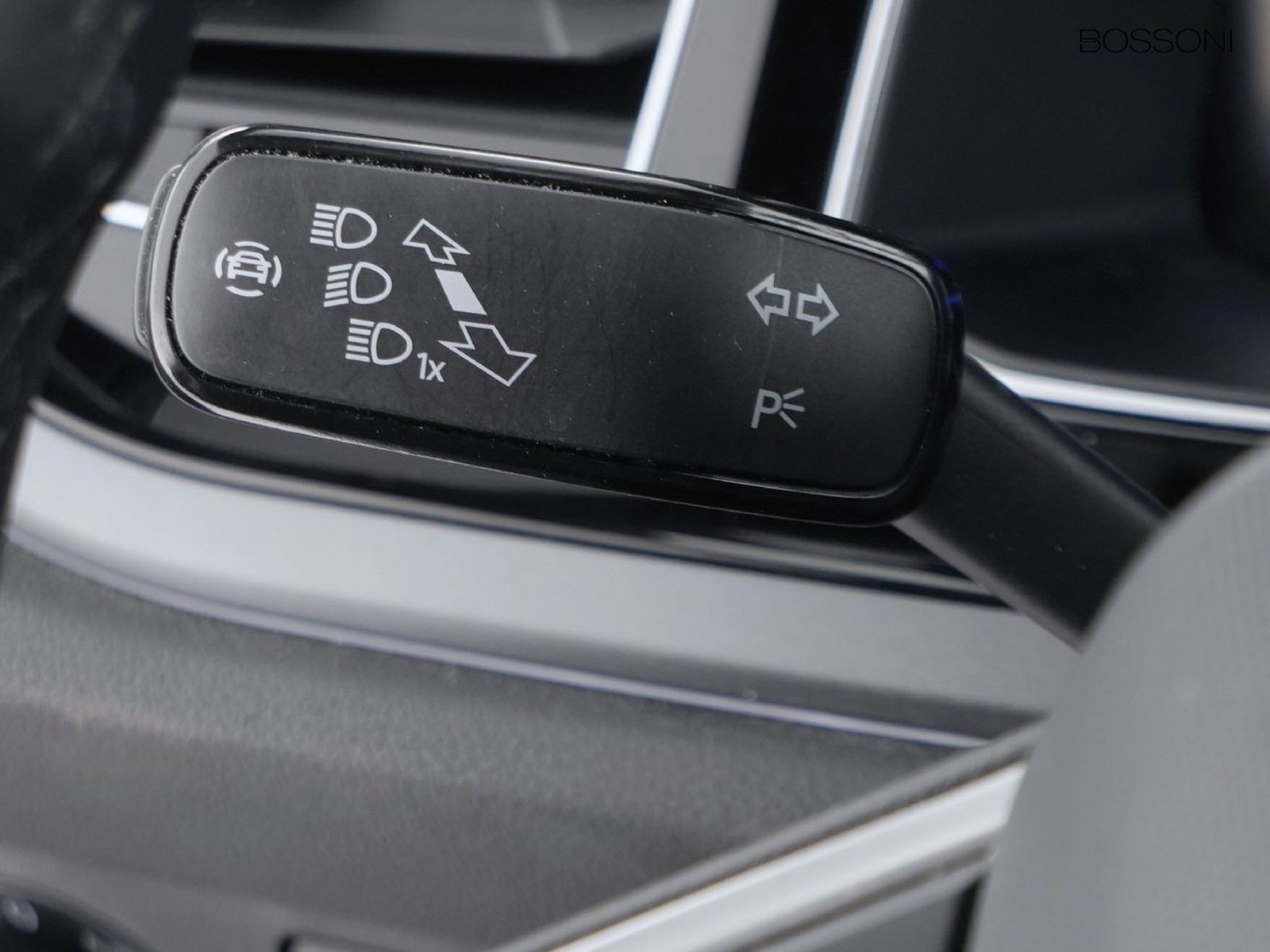 28 - Volkswagen Polo 1.0 tsi 95cv r line