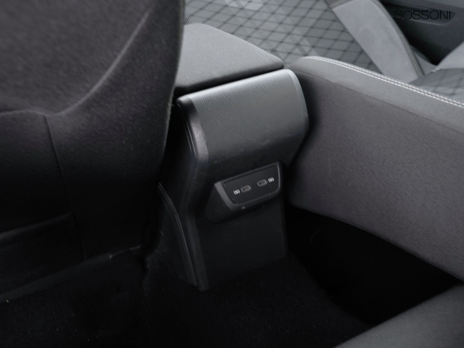 30 - Volkswagen Polo 1.0 tsi 95cv r line