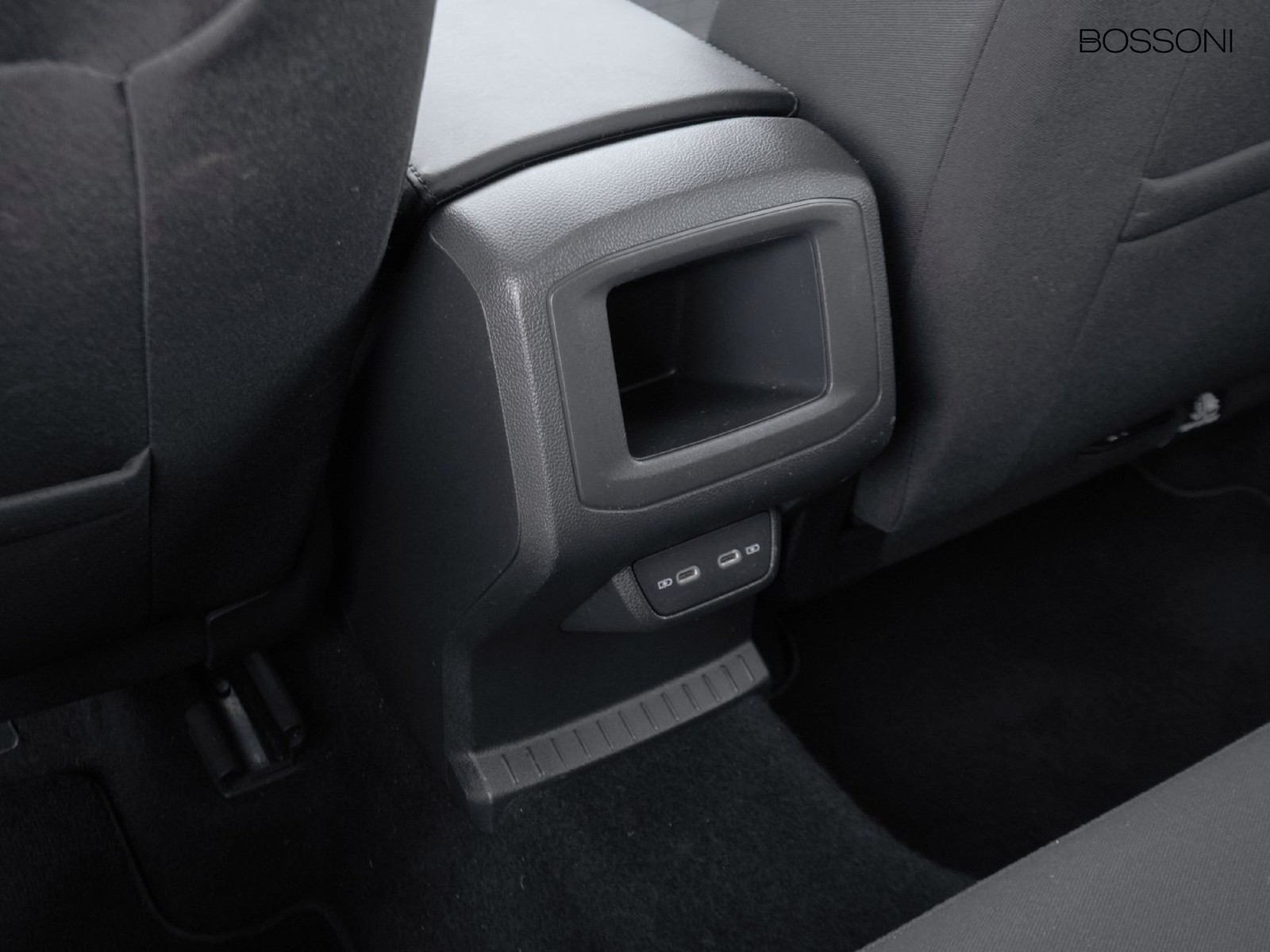 26 - Volkswagen T-Cross 1.0 tsi 110cv style dsg