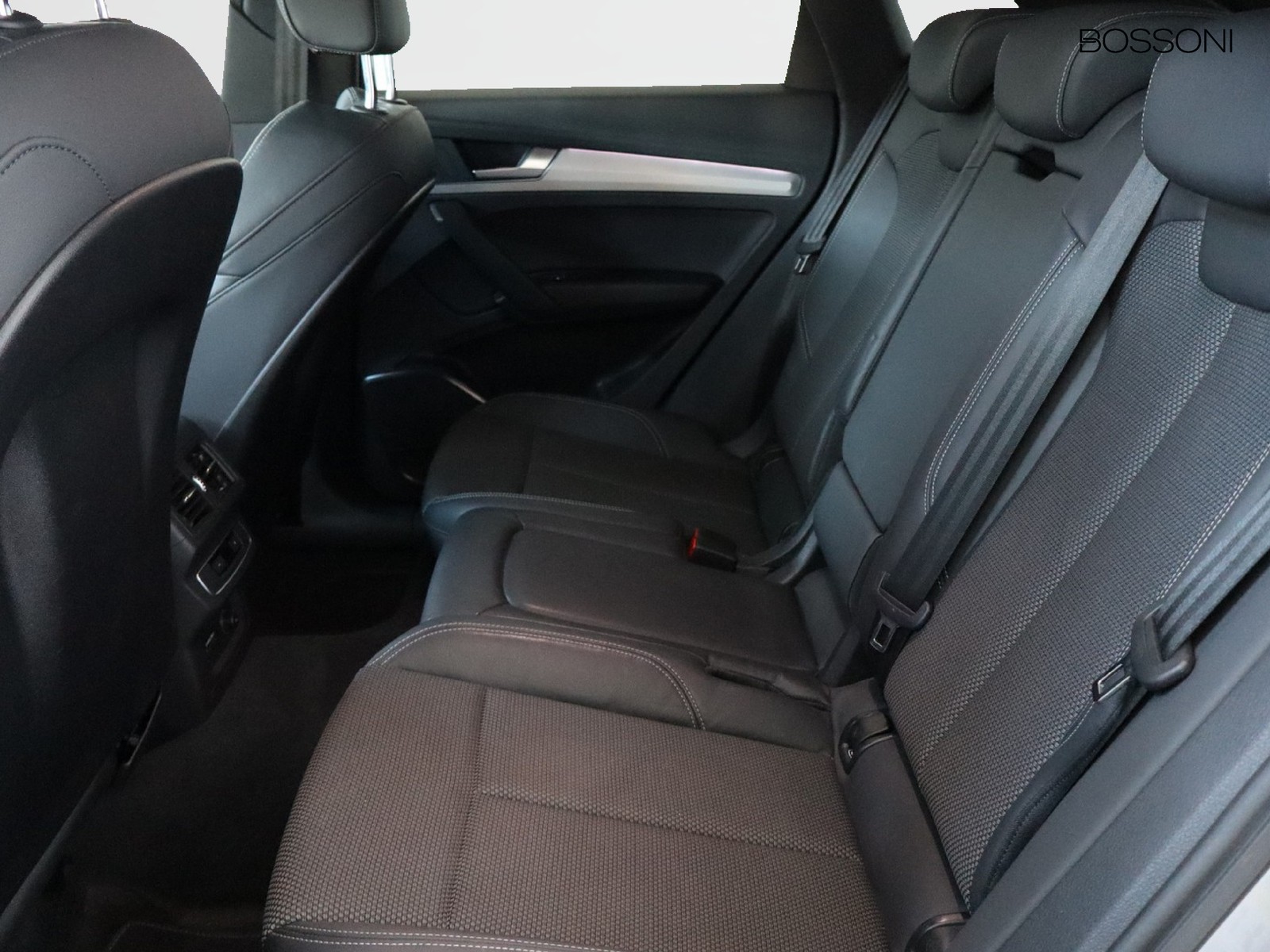 8 - Audi Q5 sportback 40 2.0 tdi mhev 12v s line plus quattro s tronic