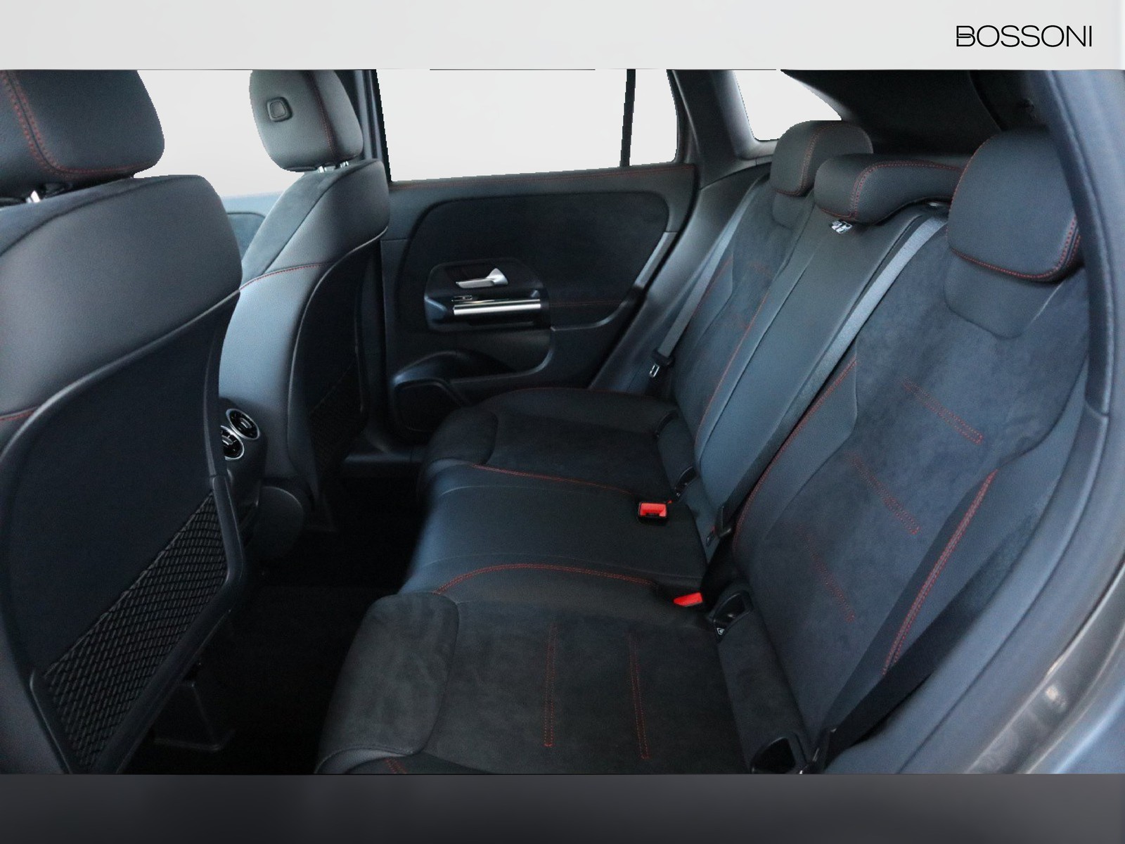 4 - Mercedes GLA 200 d amg line advanced plus 8g-dct