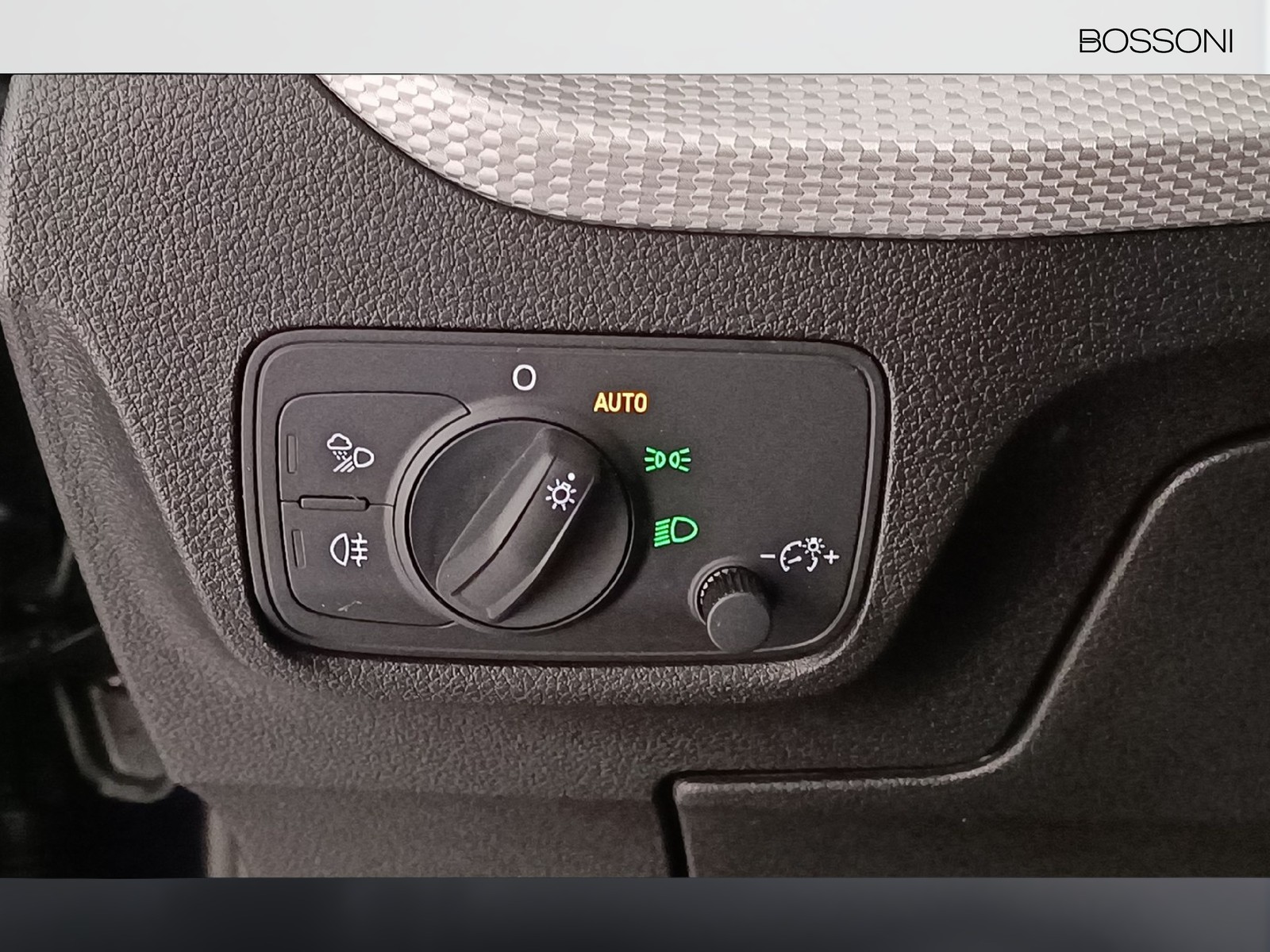 12 - Audi Q2 35 1.5 tfsi admired advanced s tronic