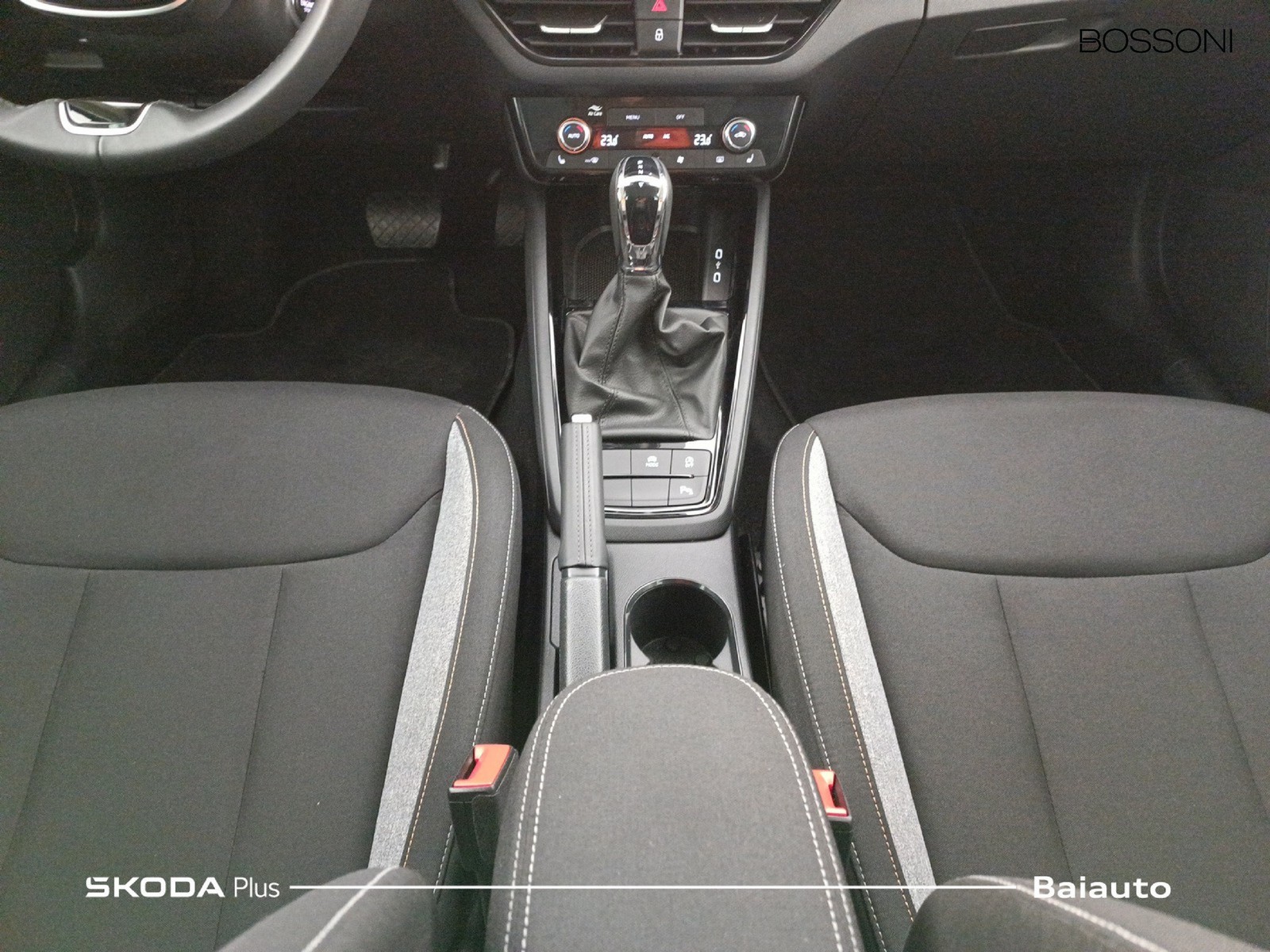 14 - Skoda Kamiq 1.0 tsi 115cv black dots dsg