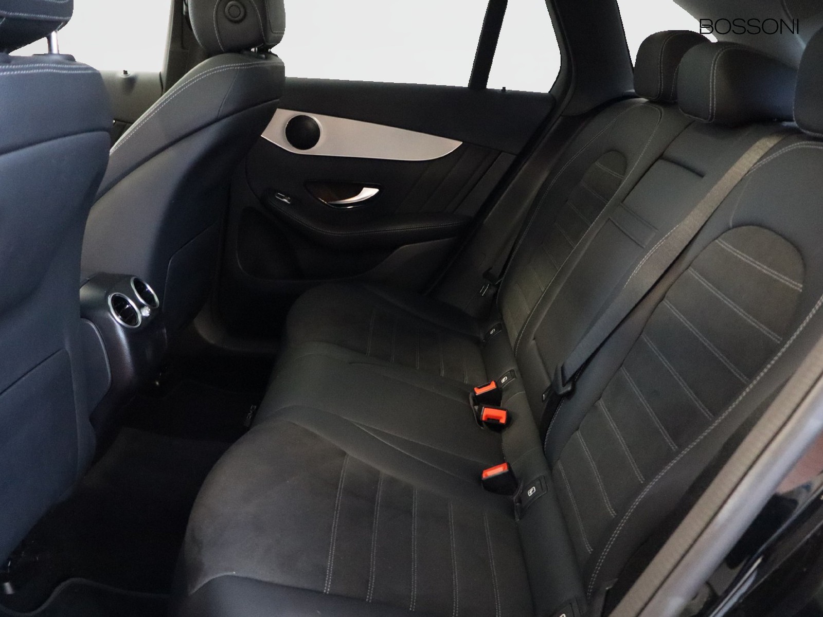 8 - Mercedes GLC suv 220 d premium 4matic 9g-tronic plus