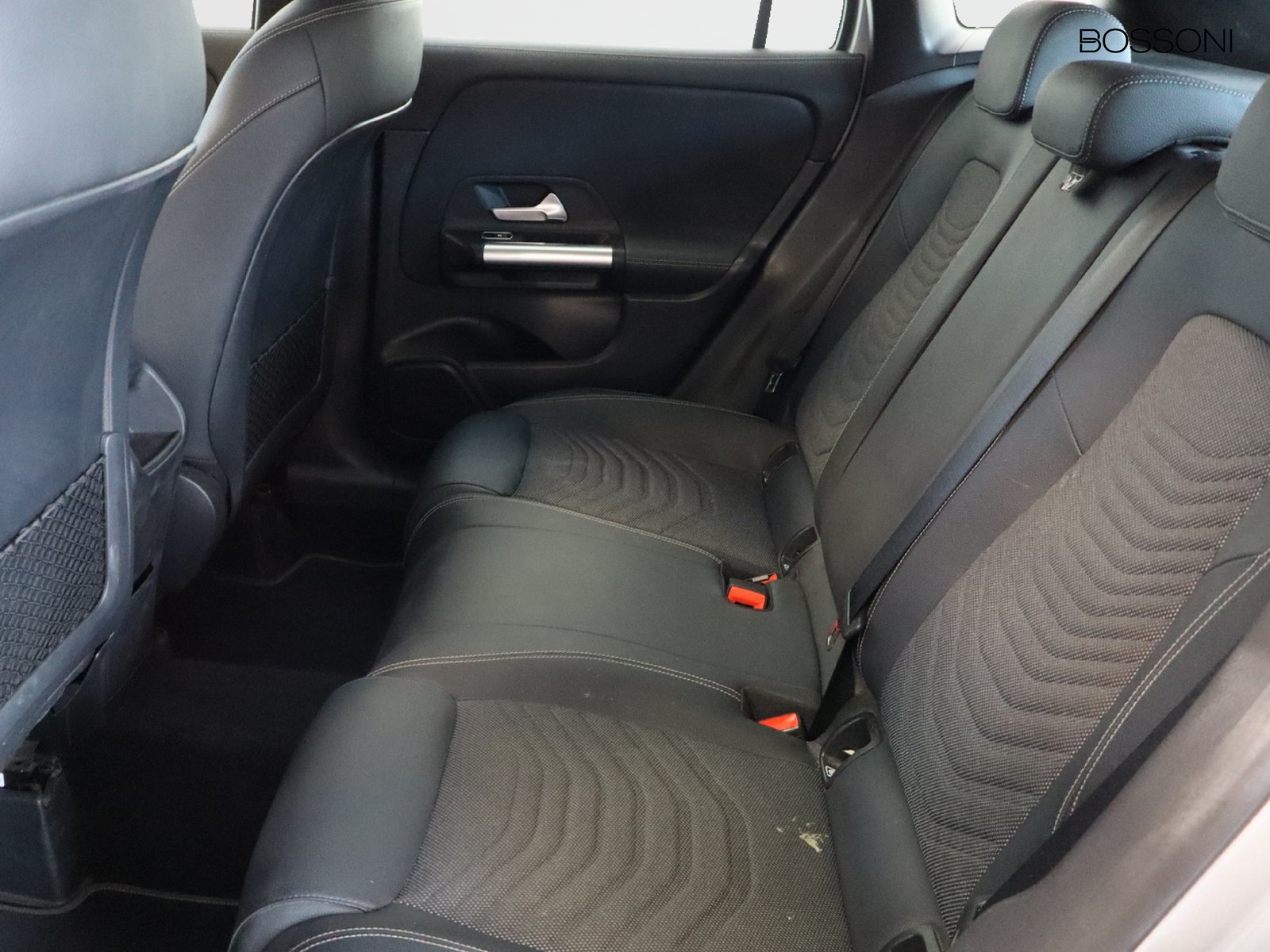 8 - Mercedes GLA 180 d progressive advanced 8g-dct