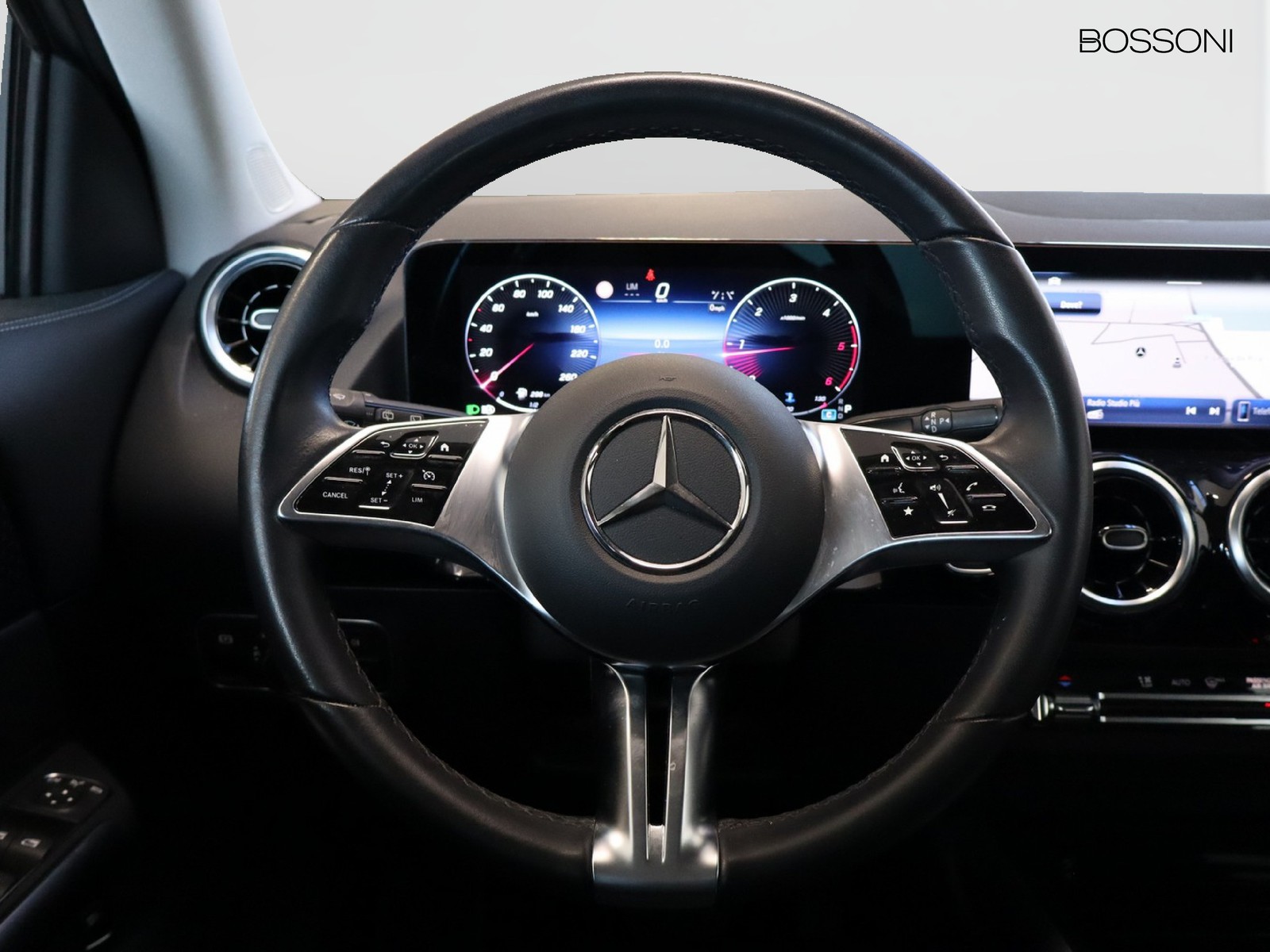 17 - Mercedes GLA 180 d progressive advanced 8g-dct