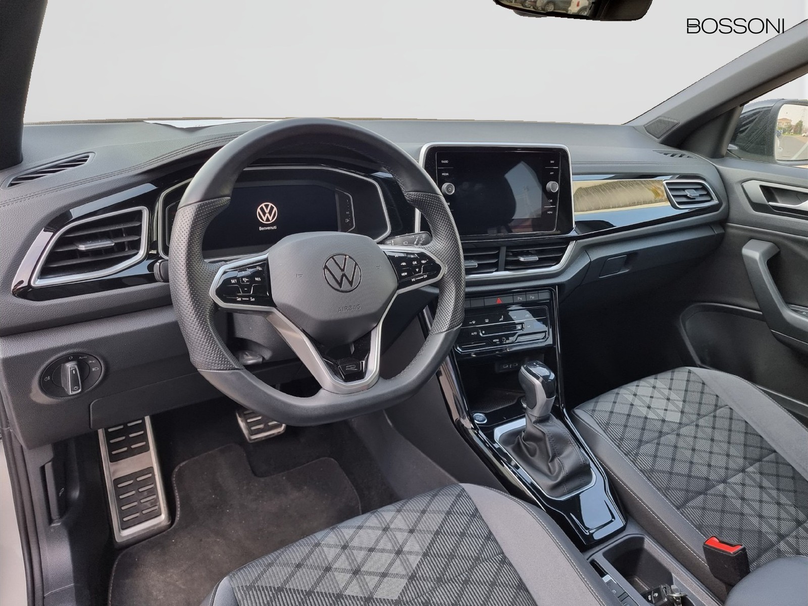 6 - Volkswagen T-Roc 1.5 tsi act r line dsg