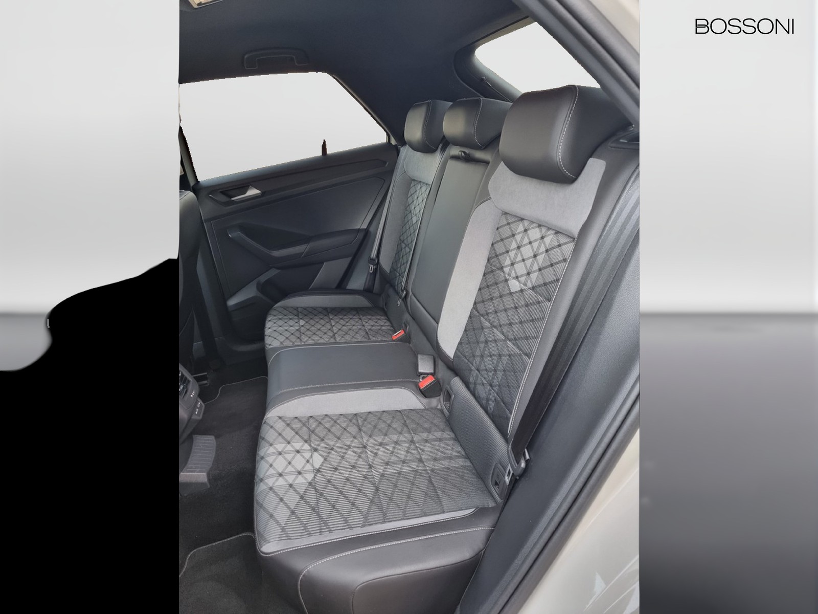 8 - Volkswagen T-Roc 1.5 tsi act r line dsg