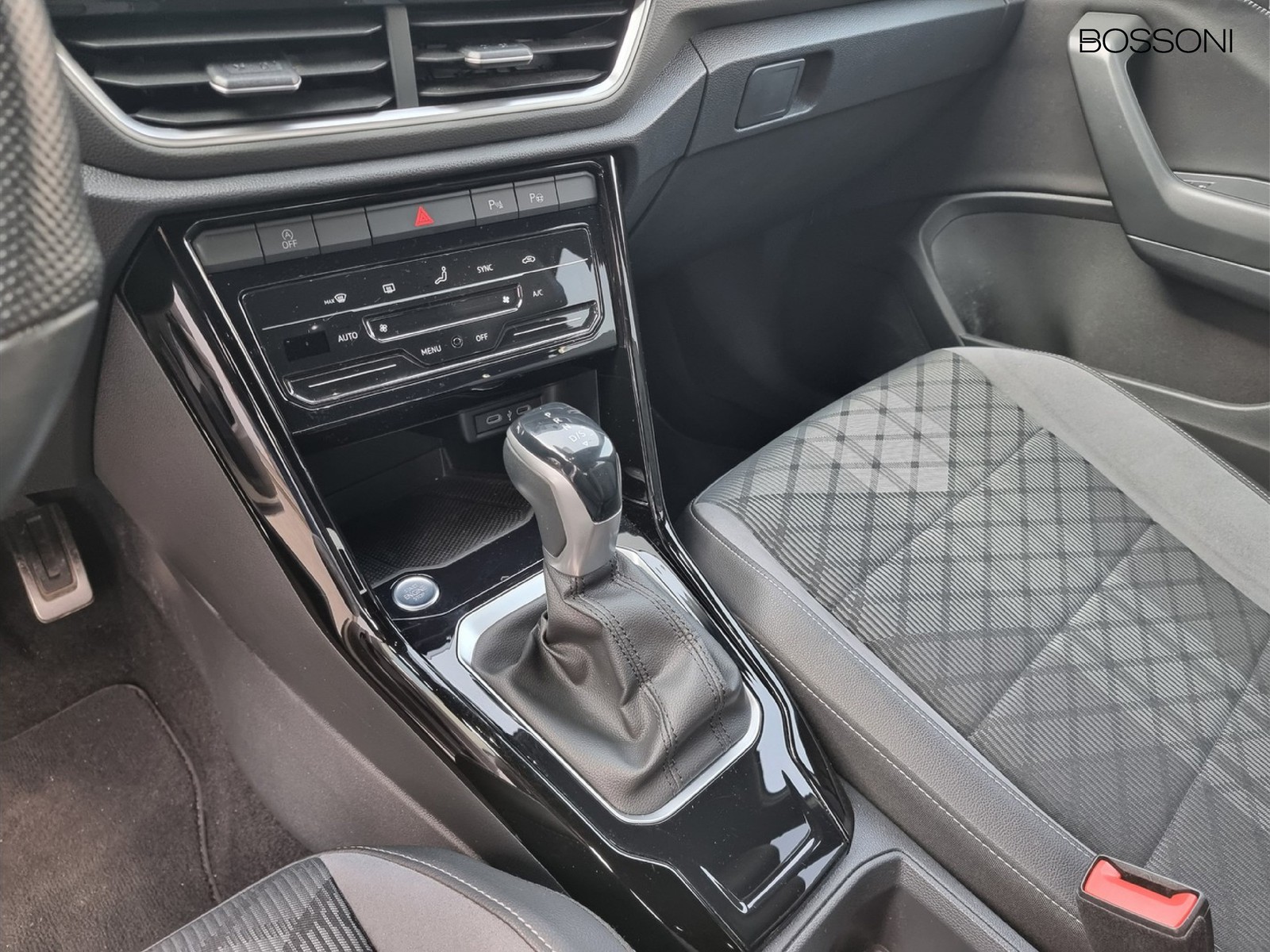 10 - Volkswagen T-Roc 1.5 tsi act r line dsg