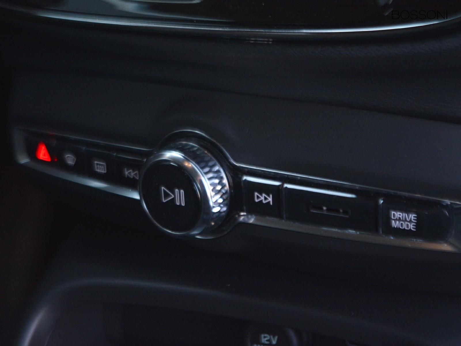 11 - Volvo XC40 1.5 t4 recharge plug-in-hybrid inscription expression geartronic my21