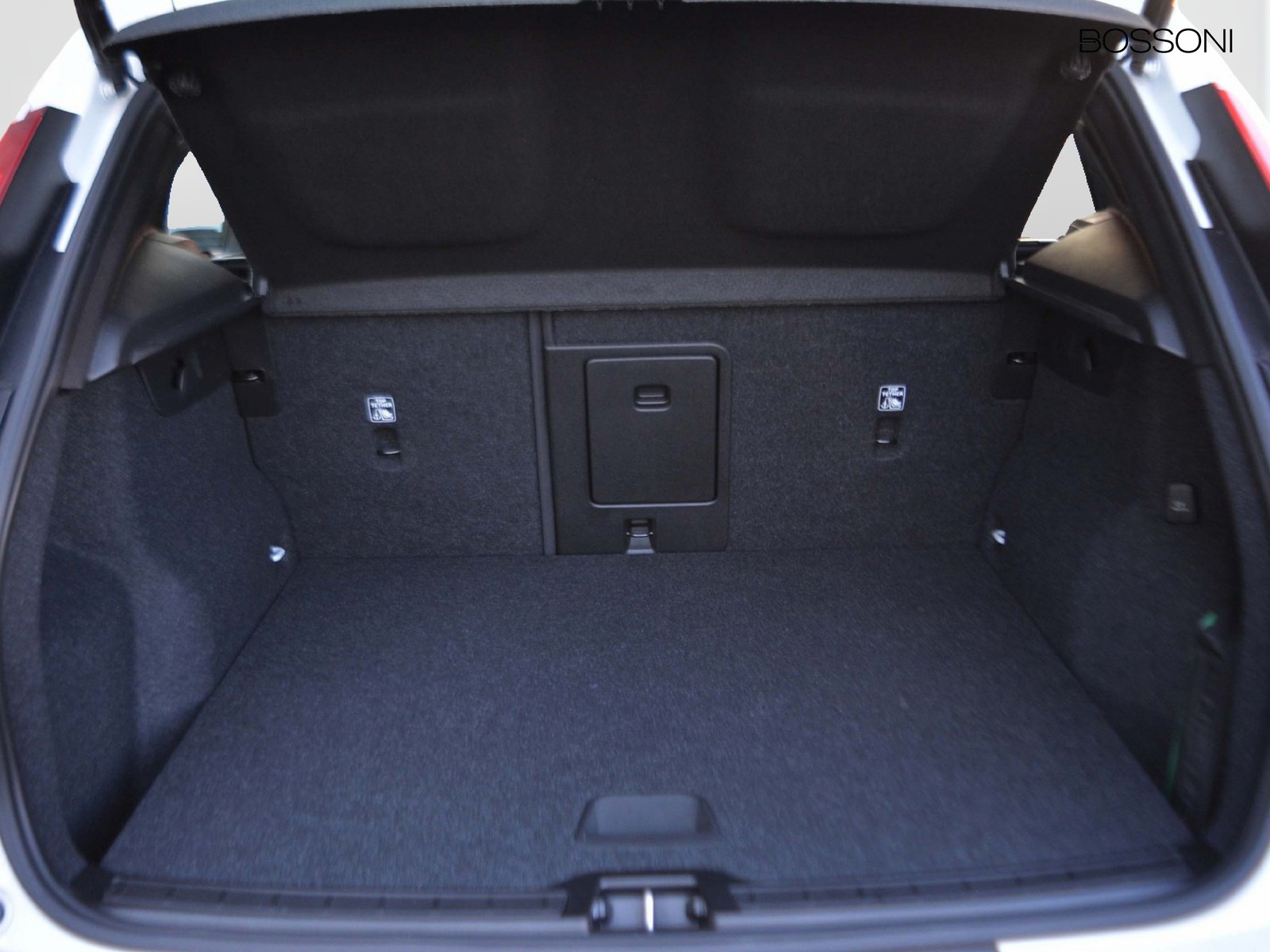 16 - Volvo XC40 1.5 t4 recharge plug-in-hybrid inscription expression geartronic my21