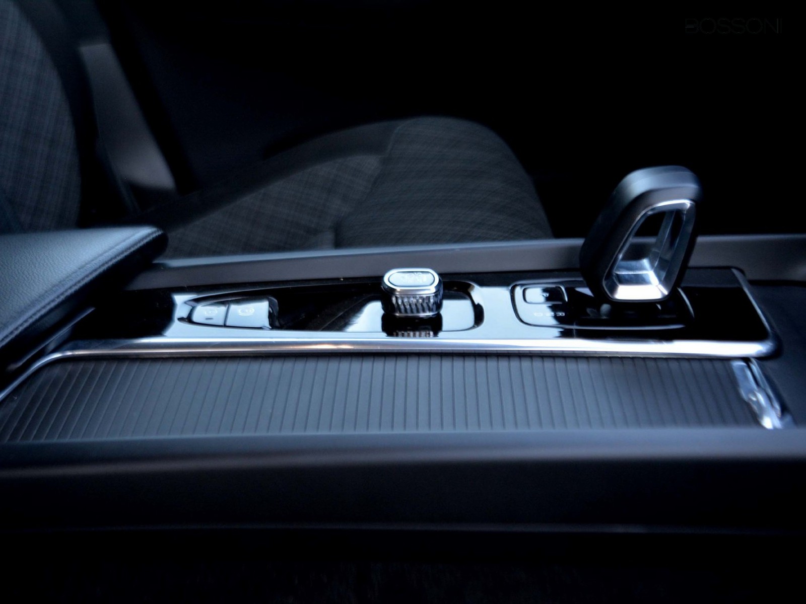 12 - Volvo XC60 2.0 b4 core automatico