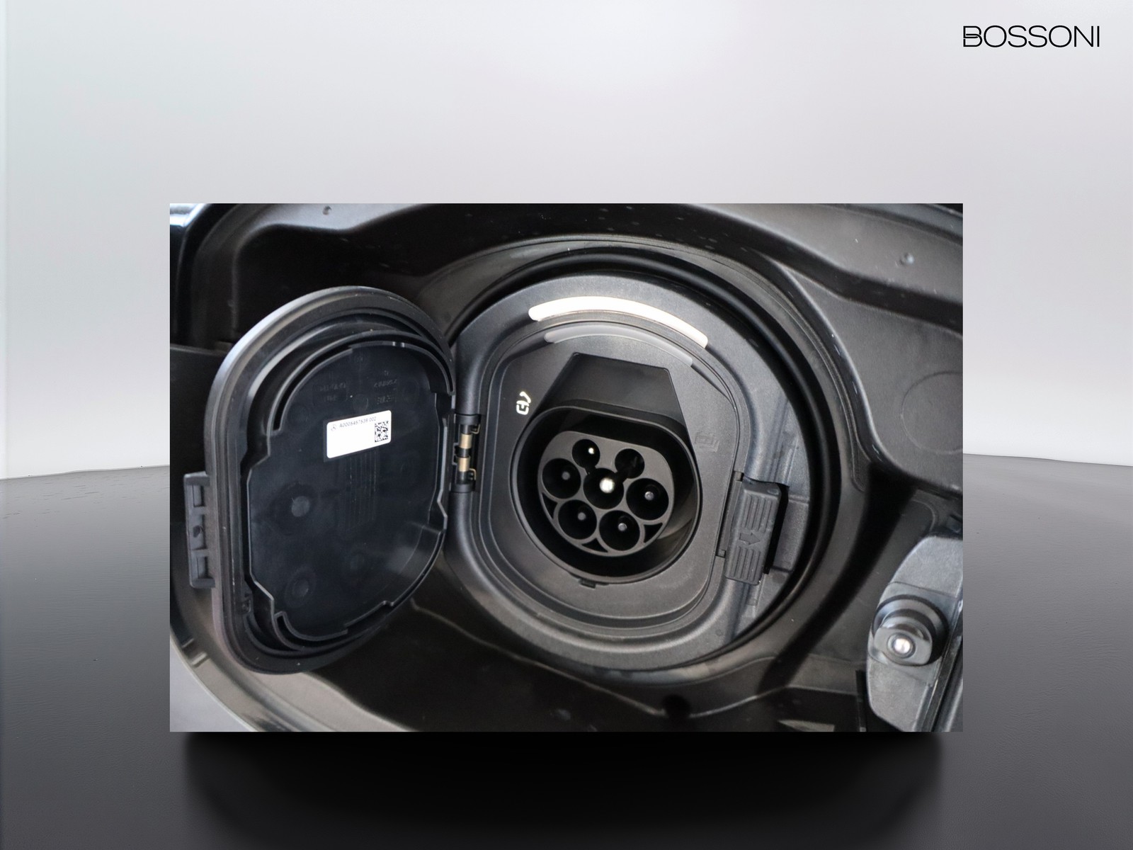 18 - Mercedes GLC coupe 300 de plug in hybrid amg line premium tech 4matic 9g-tronic