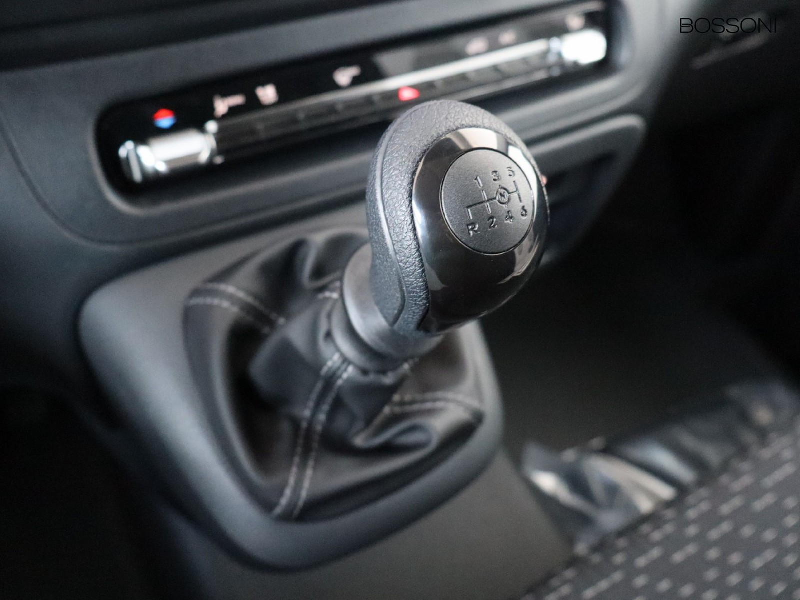 11 - Mercedes Vans Vito furgone 114 cdi long pro