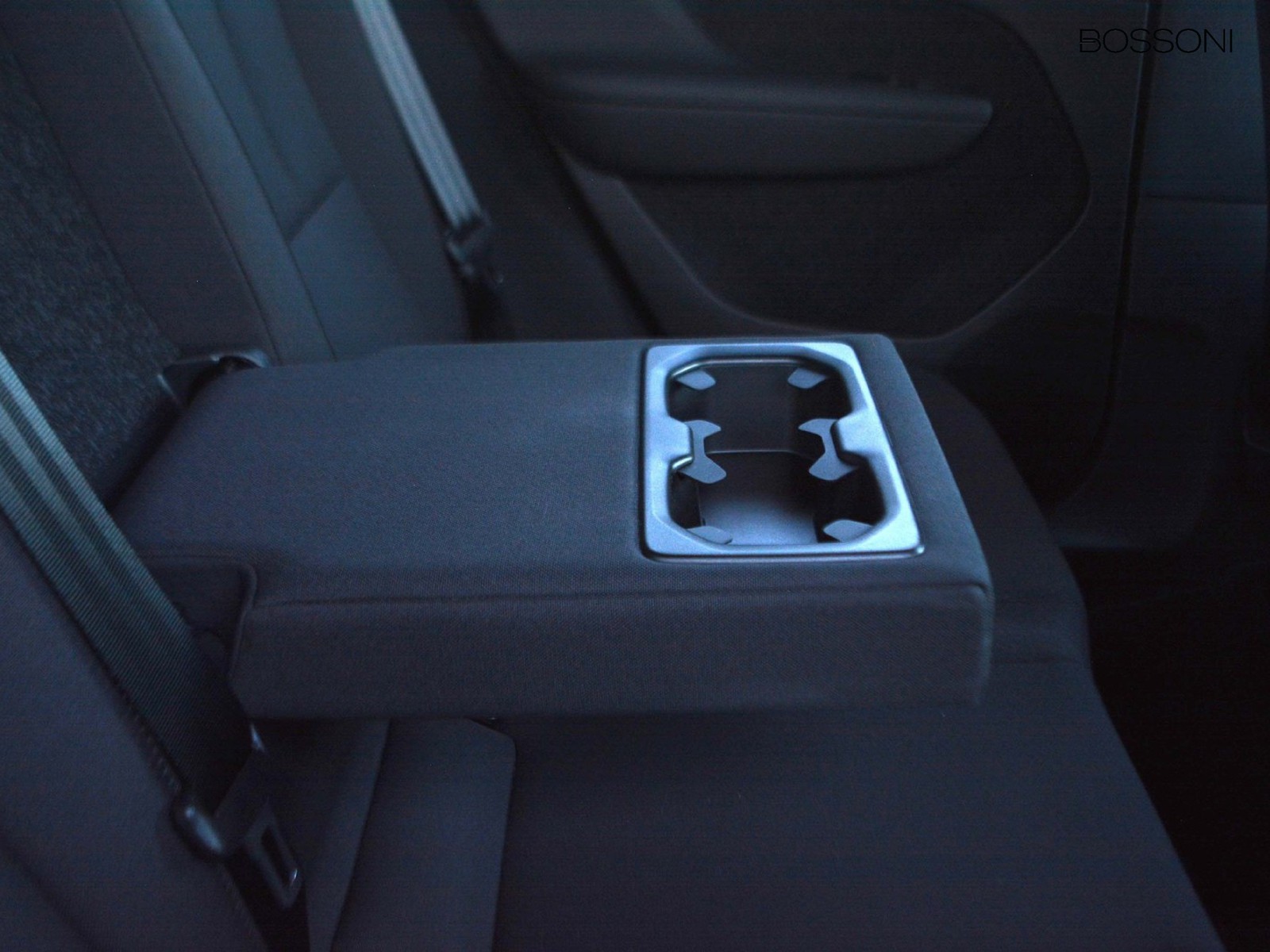 6 - Volvo XC40 1.5 t3 163cv momentum pro geartronic my21