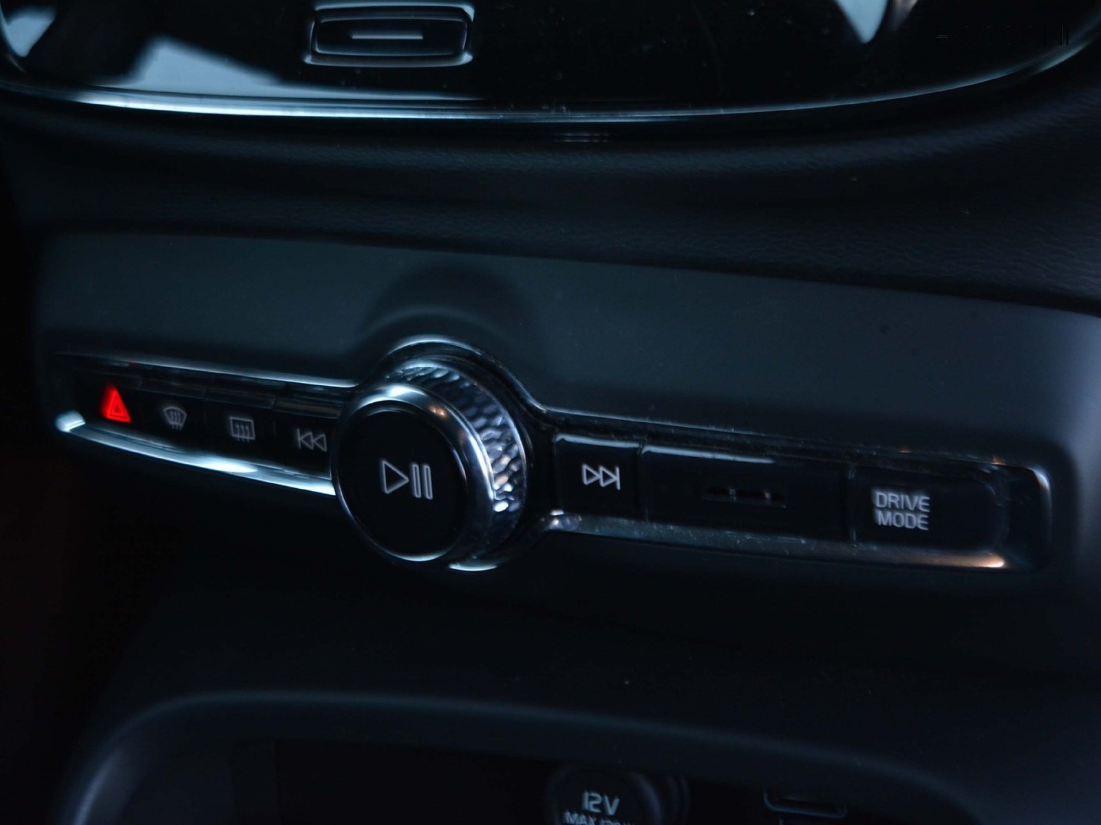 11 - Volvo XC40 1.5 t3 163cv momentum pro geartronic my21