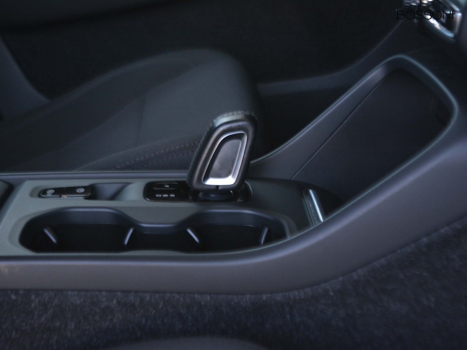 12 - Volvo XC40 1.5 t3 163cv momentum pro geartronic my21