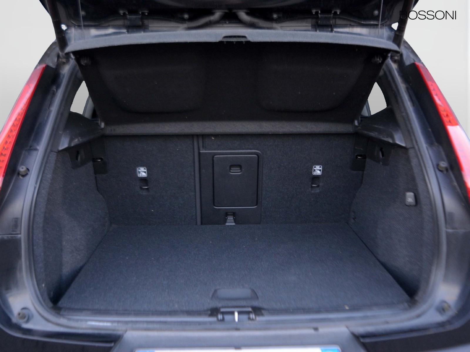 14 - Volvo XC40 1.5 t3 163cv momentum pro geartronic my21