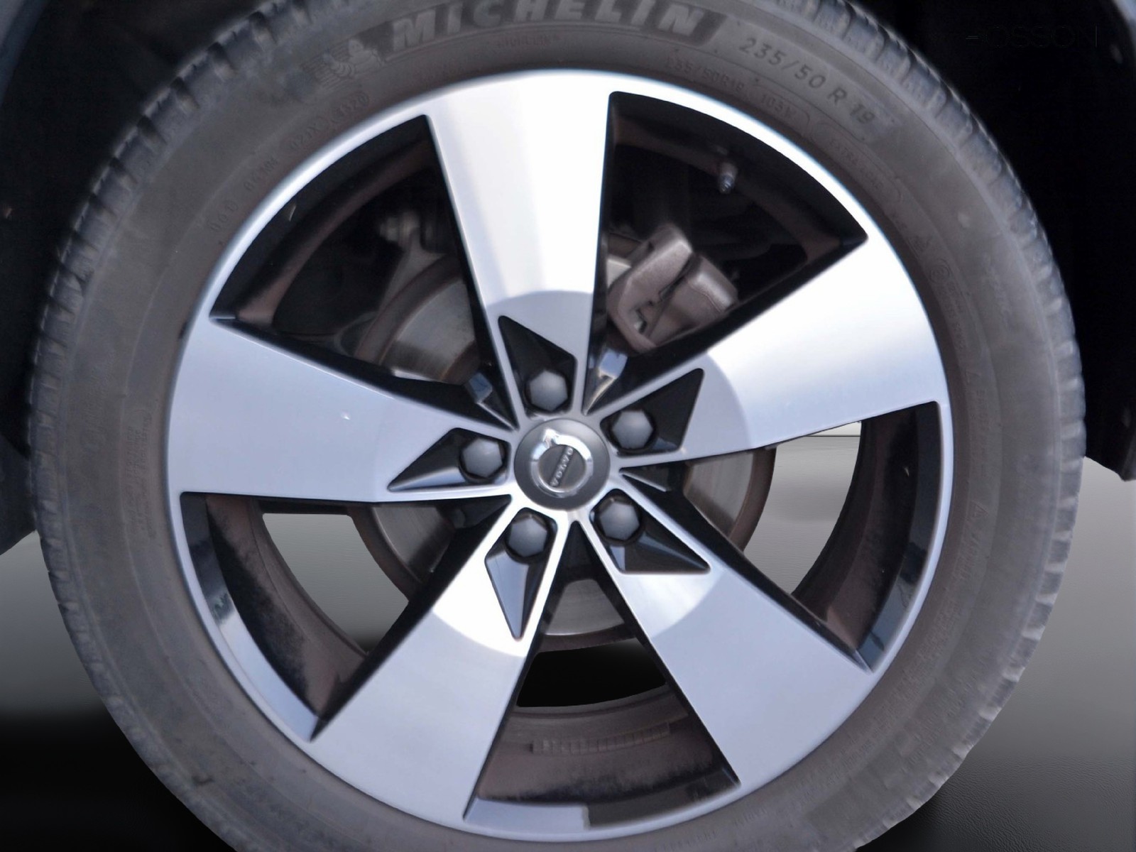 15 - Volvo XC40 1.5 t3 163cv momentum pro geartronic my21