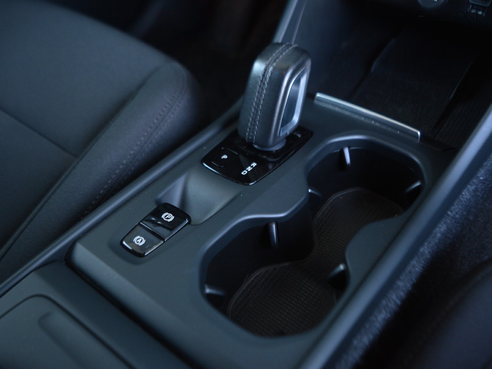 17 - Volvo XC40 1.5 t3 163cv momentum pro geartronic my21