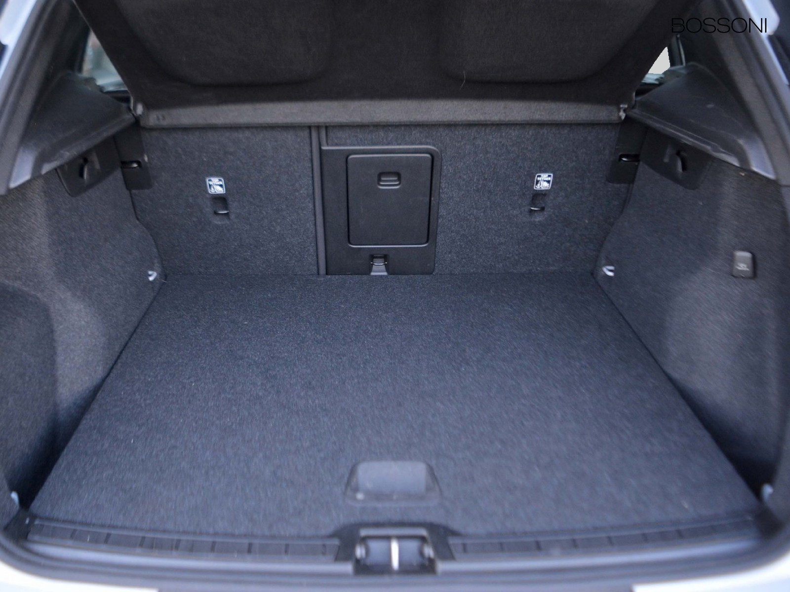 16 - Volvo XC40 1.5 t5 recharge plug-in-hybrid inscription expression geartronic my21