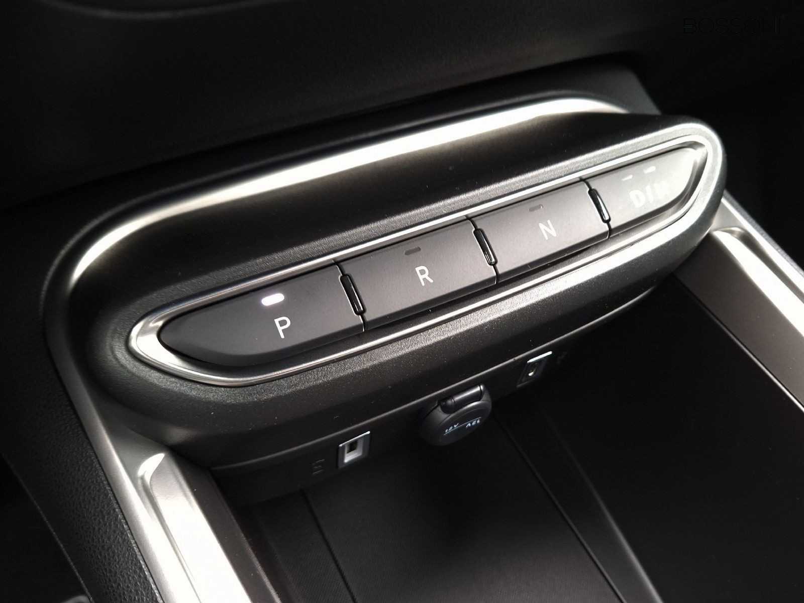 18 - Jeep Avenger 1.2 turbo e-hybrid mhev 145cv upland 4xe