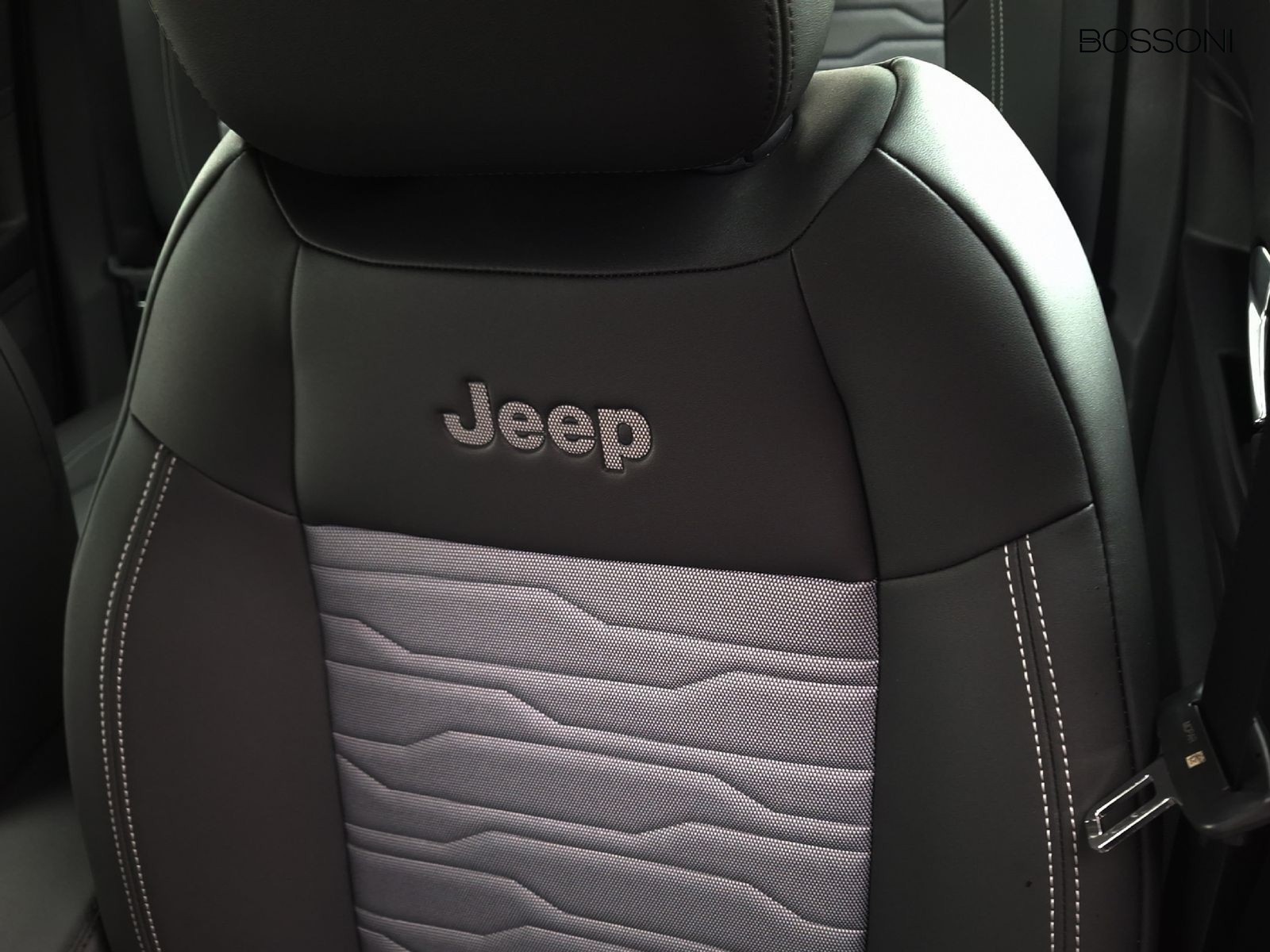 21 - Jeep Avenger 1.2 turbo e-hybrid mhev 145cv upland 4xe