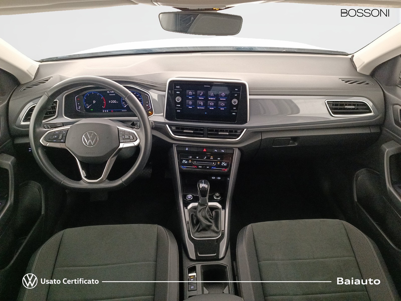 6 - Volkswagen T-Roc 1.5 tsi act style dsg