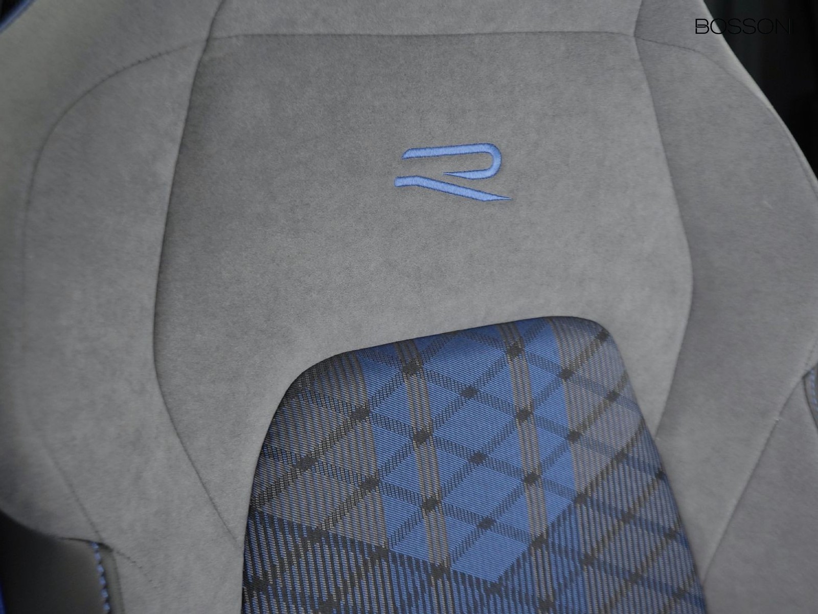 21 - Volkswagen Golf 2.0 tsi 333cv r 4motion dsg